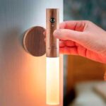 Lampe Murale LED en Bois Vintage – Détecteur de Mouvement et Rechargeable USB